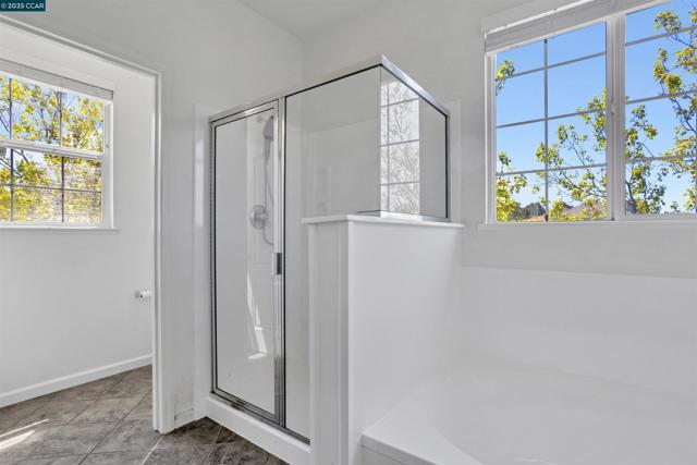1186 Waverly Cir, Hercules CA: https://media.crmls.org/mediaz/0d3c159f-7181-4a0e-a308-a5a6030781df.jpg