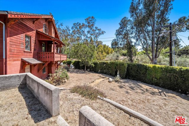 1060 Tremonto Road, Santa Barbara CA: https://media.crmls.org/mediaz/0d3c315e-d9d5-409f-8c4f-65d4d8678bcf.jpg