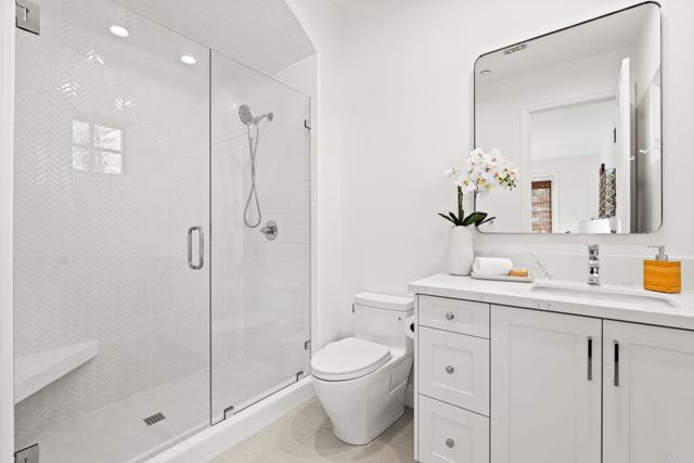 Detail Gallery Image 28 of 51 For 3376 Calle Tres Vistas, Encinitas,  CA 92024 - 5 Beds | 5/1 Baths