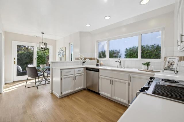 619 Mystic Lane, Foster City CA: https://media.crmls.org/mediaz/0d3c9b3d-ae93-4732-a411-c251190ce984.jpg