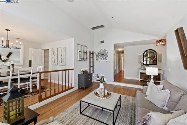 335 Beverly St, Livermore CA: https://media.crmls.org/mediaz/0d3d8c2f-3283-4650-9adc-017303170f84.jpg