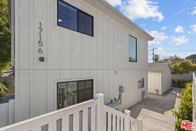 17156 Rinaldi, Granada Hills CA: https://media.crmls.org/mediaz/0d3dddf9-88bc-4fe0-897e-c05de9040a70.jpg