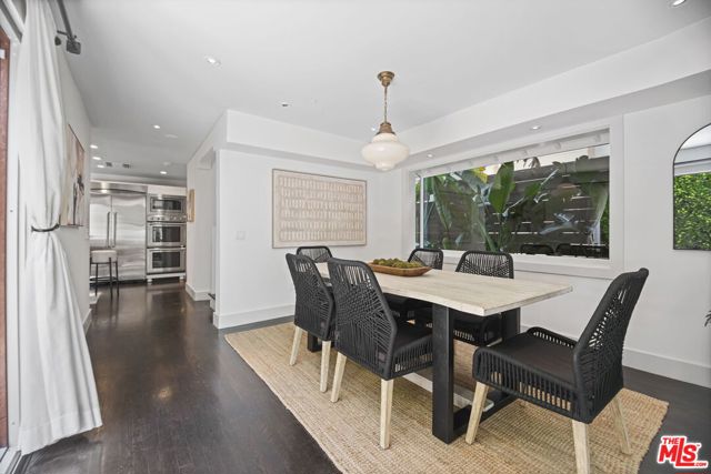 1210 Cabrillo Avenue, Venice CA: https://media.crmls.org/mediaz/0d3df04f-21ae-4c73-85b6-8182448818fb.jpg