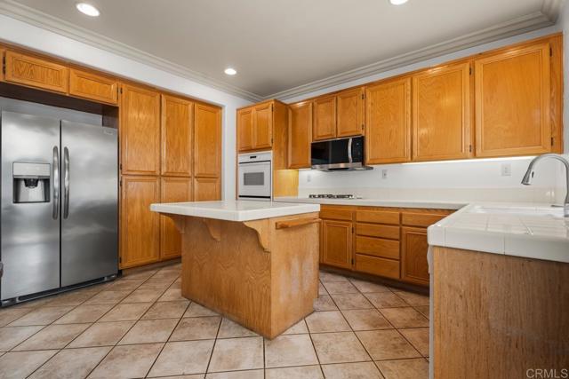 Detail Gallery Image 14 of 44 For 1959 Oxford Ct, Vista,  CA 92081 - 3 Beds | 2/1 Baths