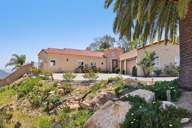 944 Rainbow Crest Road, Fallbrook CA: https://media.crmls.org/mediaz/0d3f2596-4711-4482-bfcb-50517439ef2a.jpg