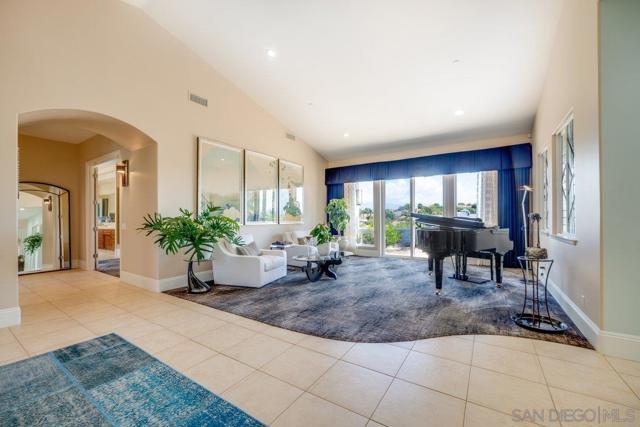 2860 Via Rancheros Way, Fallbrook CA: https://media.crmls.org/mediaz/0d3f4401-dc2d-45f3-b94f-ad3229b841be.jpg