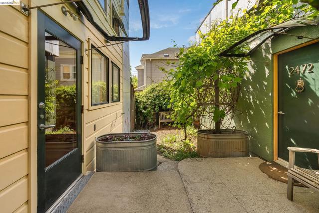 Image 23 of 32 For 2484 Martin Luther King Jr Way