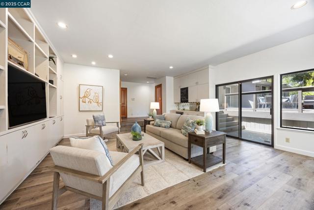 1834 Ivanhoe Ave, Lafayette CA: https://media.crmls.org/mediaz/0d3fe2f0-656a-4fed-830c-d58e256c16dd.jpg