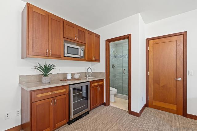 354 Ocean View Ave, Del Mar CA: https://media.crmls.org/mediaz/0d4092e2-a264-4438-9410-99ad70d06533.jpg