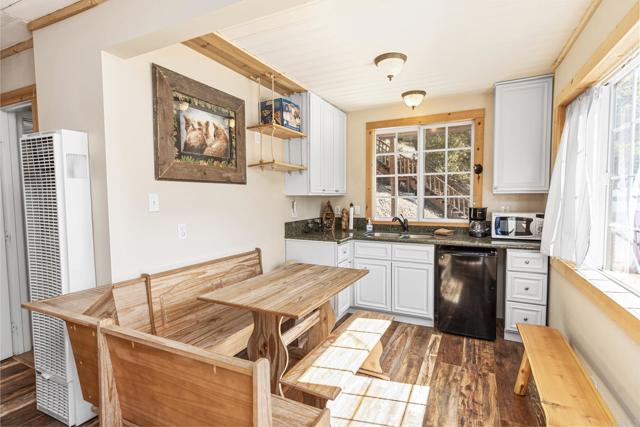 Detail Gallery Image 12 of 33 For 43400 Sheephorn Rd, Big Bear Lake,  CA 92315 - 3 Beds | 2 Baths