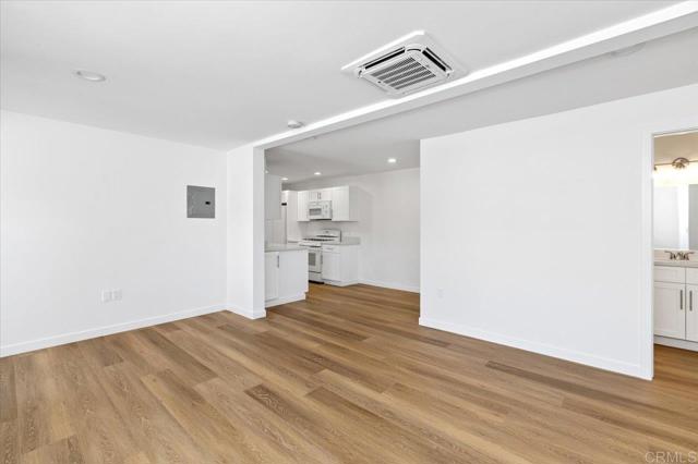 Detail Gallery Image 4 of 30 For 406 S Cleveland, Oceanside,  CA 92054 - 2 Beds | 1 Baths