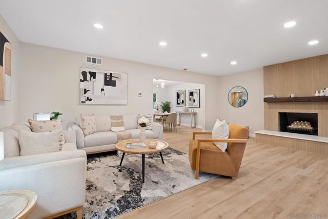 9401 Broadmoor Pl, La Mesa CA: https://media.crmls.org/mediaz/0d411357-be6b-4179-92d7-94bd18edd471.jpg