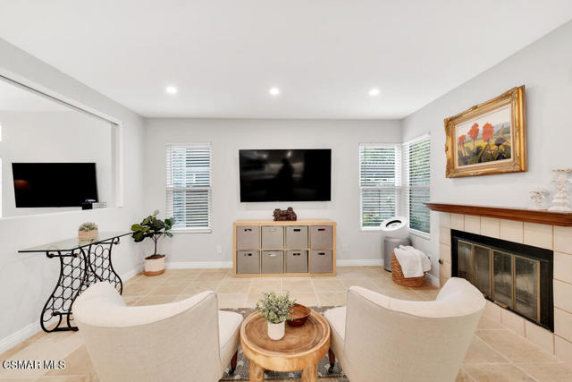 645 Overlook Road, Simi Valley CA: https://media.crmls.org/mediaz/0d4114c9-e0c8-49a0-96a9-e30e5311b3b3.jpg