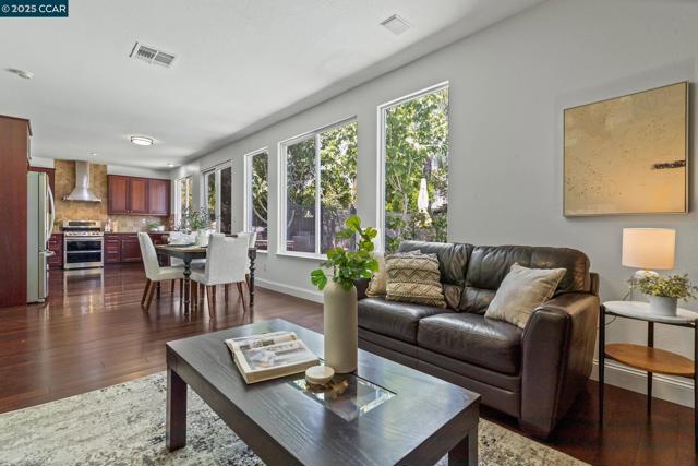 631 Summerwood Dr, Brentwood CA: https://media.crmls.org/mediaz/0d4209c2-b21f-402a-8b07-7b46cfb9b422.jpg