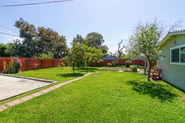 1261 Highland Drive, Hollister CA: https://media.crmls.org/mediaz/0d421284-bfc4-4593-aee6-c2132025da94.jpg