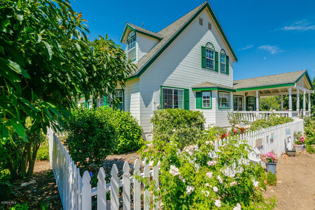 1480 Magnolia Drive, Santa Paula CA: https://media.crmls.org/mediaz/0d429c68-8ed2-4599-9a4d-7e96ad0f0e8d.jpg