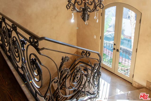 3501 Caribeth Drive, Encino CA: https://media.crmls.org/mediaz/0d42c18a-f8ec-465c-bc0a-db89df20f675.jpg