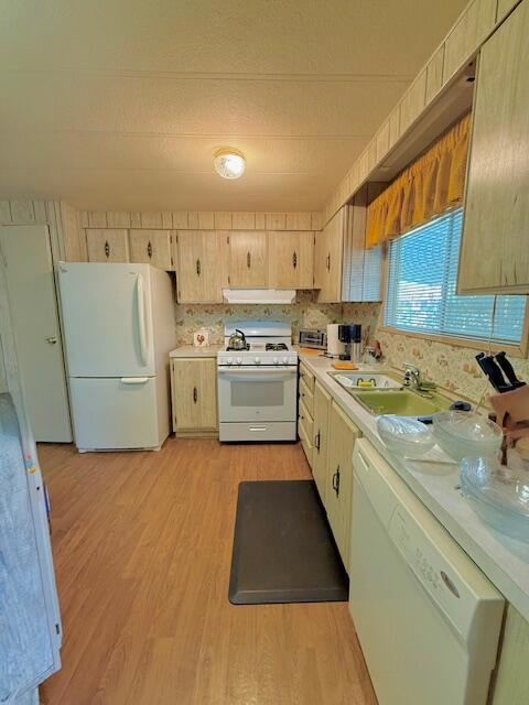 43155 Portola Ave Spc 90, Palm Desert CA: https://media.crmls.org/mediaz/0d42c5c8-32f1-41f1-9cd1-29e5b50b788d.jpg