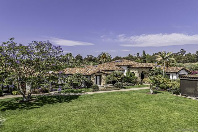 15823 The River Trail, Rancho Santa Fe CA: https://media.crmls.org/mediaz/0d42e3d6-4002-4882-a5a6-d7425035b991.jpg