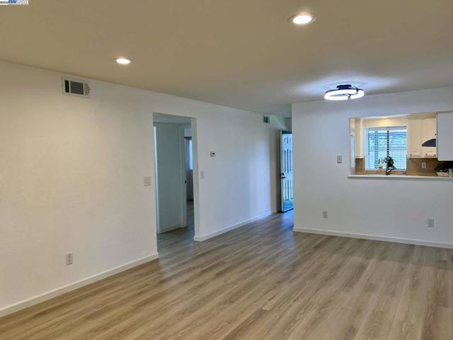 3287 Shadow Park Pl, San Jose CA: https://media.crmls.org/mediaz/0d42e808-07a7-4747-a808-1198007b7a9b.jpg