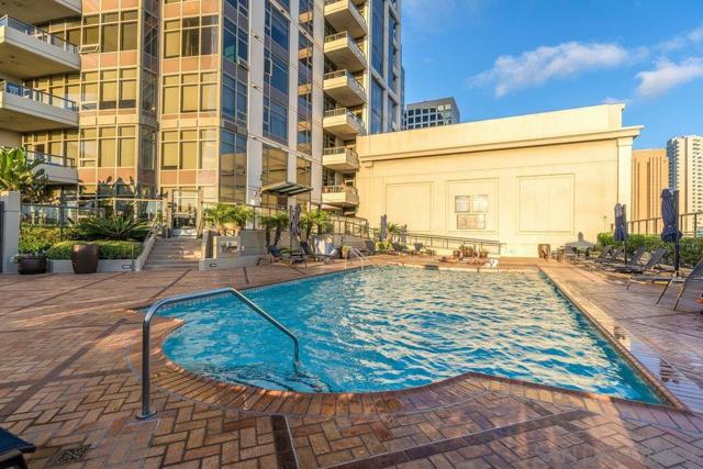 700 W E St, San Diego CA: https://media.crmls.org/mediaz/0d4352ed-bfe5-4d83-9e84-55684ab17b1c.jpg