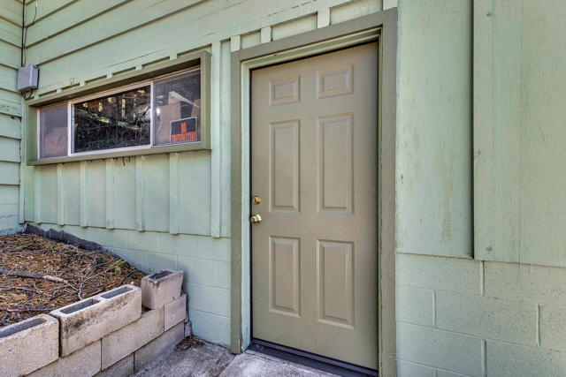 52551 Pine Ridge Road, Idyllwild CA: https://media.crmls.org/mediaz/0d44353e-3ecc-4568-bdad-652f7af6638f.jpg