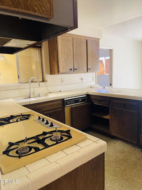 Detail Gallery Image 3 of 15 For 205 Dana Point Ave, Ventura,  CA 93004 - 4 Beds | 3 Baths