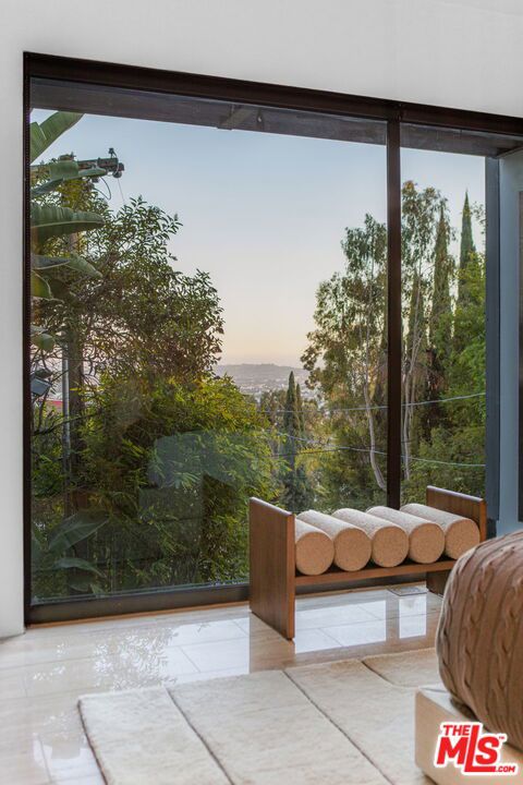 8932 St Ives Drive, Los Angeles CA: https://media.crmls.org/mediaz/0d44b118-a2ce-4c80-a483-66dbfaf8dd31.jpg