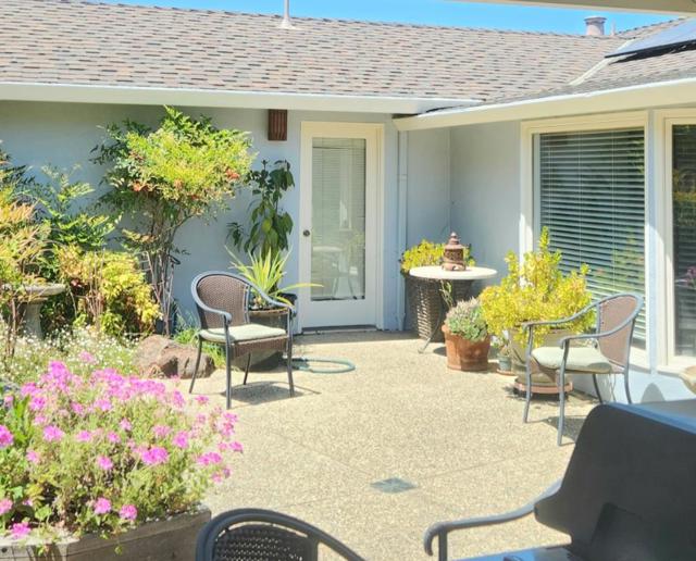 287 Portola Road, Portola Valley CA: https://media.crmls.org/mediaz/0d45e7db-6c5a-4d5d-b619-0f1e5a709ac3.jpg