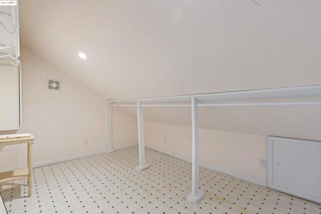 ADDITIONAL CLOSET