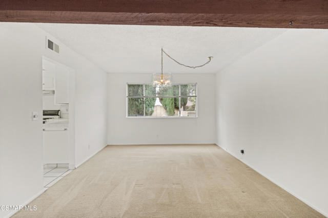 2385 N Justin Avenue, Simi Valley CA: https://media.crmls.org/mediaz/0d46098a-1dd5-4208-abc5-dfb65e39a001.jpg