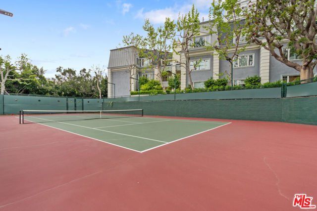 10118 Empyrean Way, Los Angeles CA: https://media.crmls.org/mediaz/0d469d29-e354-484c-a4e7-f89a6a62e3d4.jpg