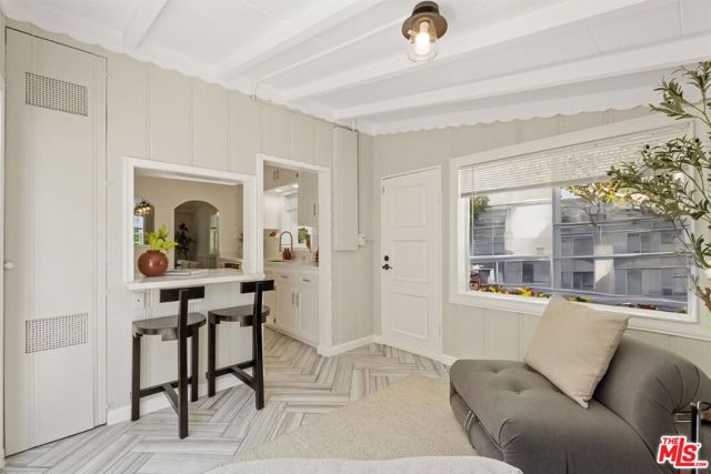 560 N Croft Avenue, West Hollywood CA: https://media.crmls.org/mediaz/0d474540-2038-4286-8987-cb0977b5d07a.jpg