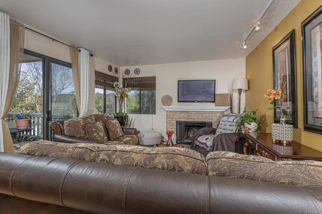 Detail Gallery Image 8 of 36 For 2946 Alanwood Ct, Spring Valley,  CA 91978 - 2 Beds | 2 Baths