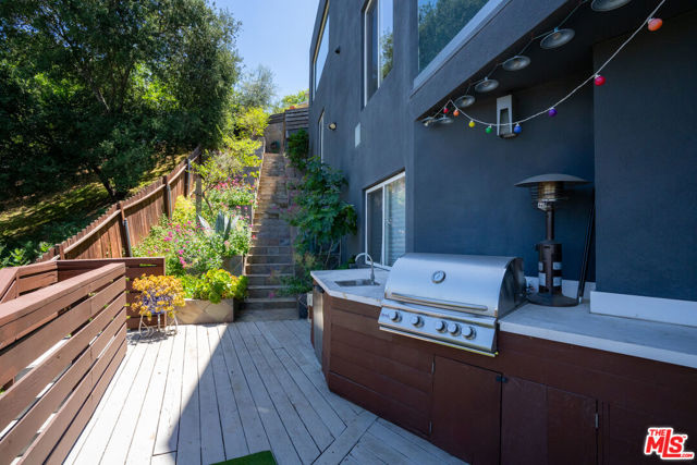 3865 Buena Park Drive, Studio City CA: https://media.crmls.org/mediaz/0d47d20e-a41a-4661-aae1-638d0b5b1d21.jpg