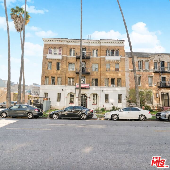 537 S Kenmore Avenue #400