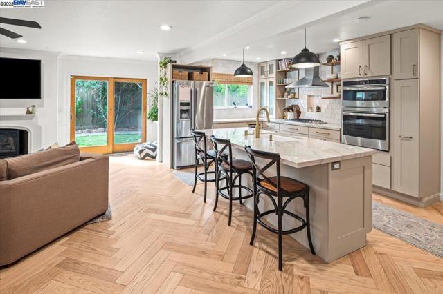3231 Esperanza Dr, Concord CA: https://media.crmls.org/mediaz/0d47f983-66b1-4714-a371-7c3fda0e043b.jpg