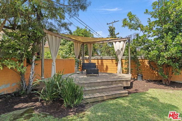 7725 Victoria Avenue, Inglewood CA: https://media.crmls.org/mediaz/0d47fb83-b1ac-4511-9d6a-0aca85ec0a81.jpg