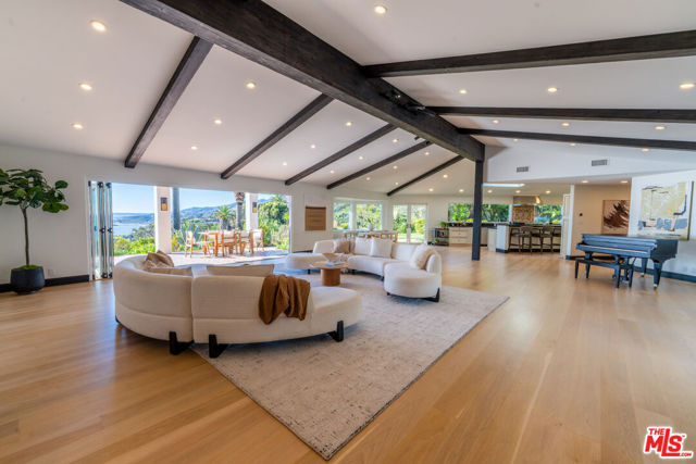 21607 Rambla Vista, Malibu CA: https://media.crmls.org/mediaz/0d484e22-19f0-490a-88d1-d1501547edce.jpg