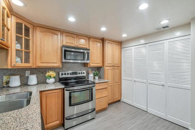 39623 Buena Vista Terrace, Fremont CA: https://media.crmls.org/mediaz/0d486722-b6ec-4749-9ecd-27232e026931.jpg