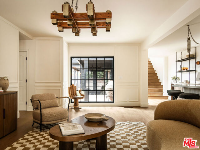 1524 Sunset Plaza Drive, Los Angeles CA: https://media.crmls.org/mediaz/0d4874ed-7597-4956-b573-140d29fb4608.jpg