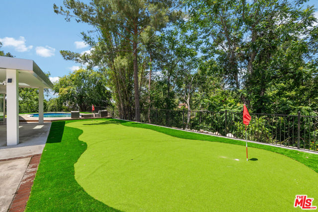 805 Norumbega Drive, Monrovia CA: https://media.crmls.org/mediaz/0d48fb2d-633a-4e58-b94b-96808faa42ea.jpg