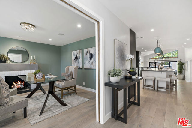 712 N Keystone Street, Burbank CA: https://media.crmls.org/mediaz/0d48fd90-3a58-441d-97cc-46fe22fe6939.jpg