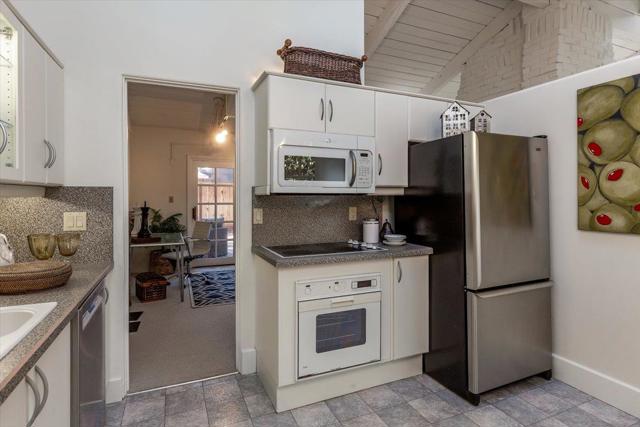 3325 Saint Michael Drive, Palo Alto CA: https://media.crmls.org/mediaz/0d490e25-031a-4b4f-8a1a-4aad860a66b5.jpg