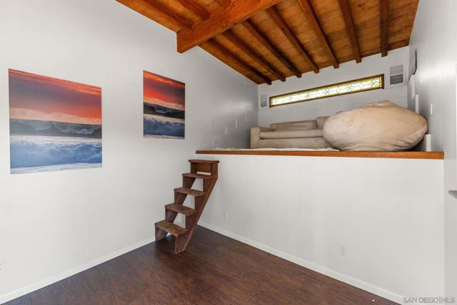 925 Moody Dr, Escondido CA: https://media.crmls.org/mediaz/0d4946b3-c821-4f97-9bc7-146a464fed28.jpg