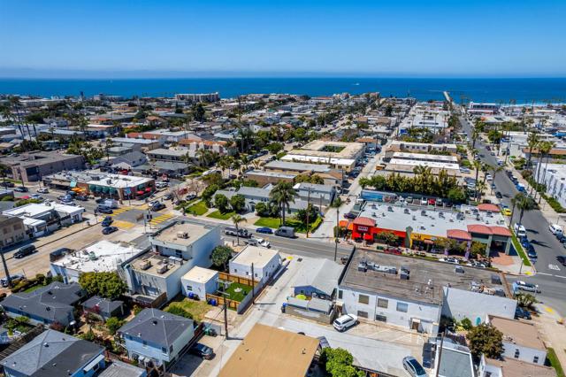 1817 19 Sunset Cliffs Blvd, San Diego CA: https://media.crmls.org/mediaz/0d4a1b9f-1941-48ae-8e68-3c9c4c072ec8.jpg