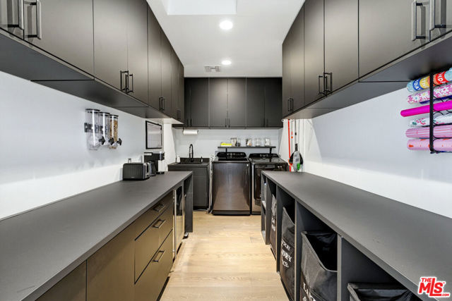 3801 Prado Del Trigo, Calabasas CA: https://media.crmls.org/mediaz/0d4a3d1d-3f21-4aeb-b94a-13e583f231de.jpg