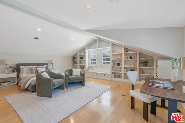 632 S Arden Boulevard, Los Angeles CA: https://media.crmls.org/mediaz/0d4a78f5-d50b-47fd-ae33-5760dda50ad3.jpg