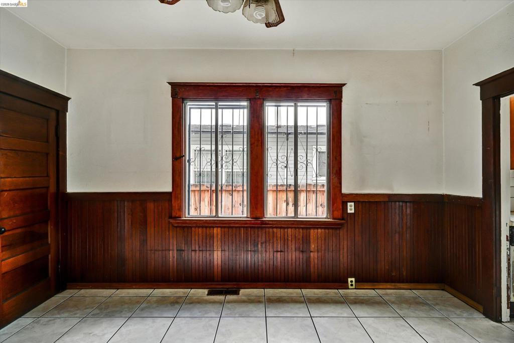https://media.crmls.org/mediaz/0d4b16bf-1a0b-4b09-adba-2f7e41886762.jpg?preset=X-Large