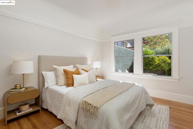 5626 Broadway, Oakland CA: https://media.crmls.org/mediaz/0d4b77e1-cd16-4879-8b43-6cda9081fe4f.jpg